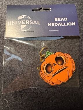 Universal Studios Mardi Gras Lil Boo 2026 Bead Medallion